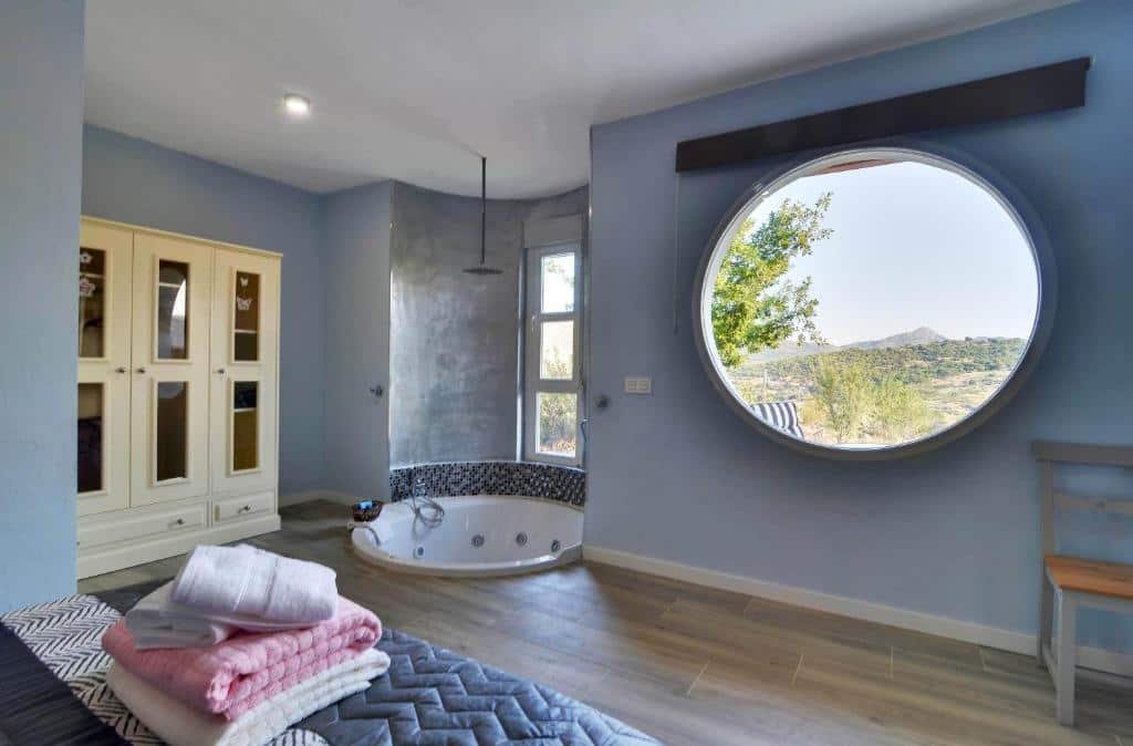 AlmenaraLove Bellaluna