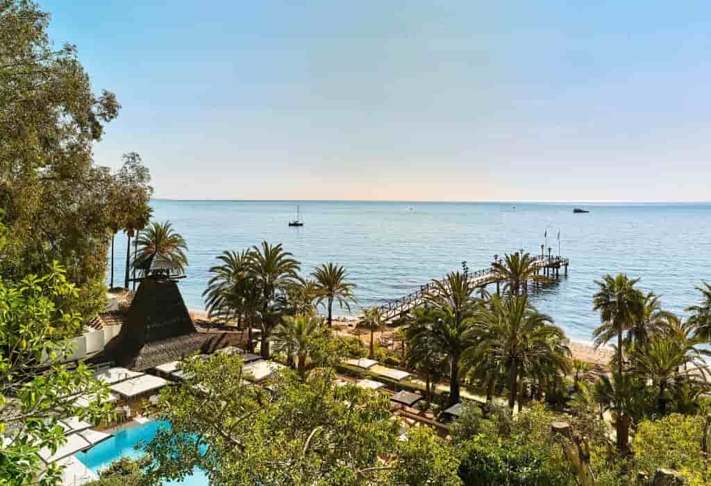 Hotel and golf in Marbella: a combination of 10.