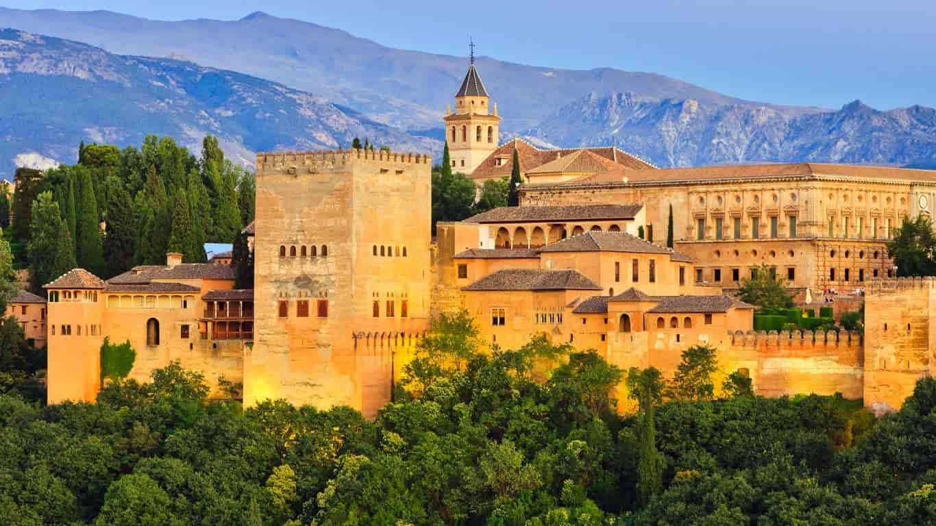 ¿Por qué hacer una escapada a Granada?