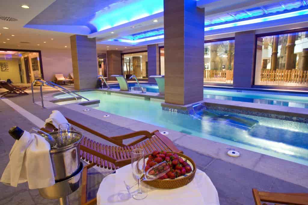 Holiday World Polynesia