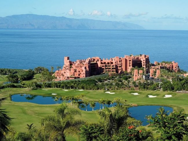 Hotel and golf in Marbella: a combination of 10.